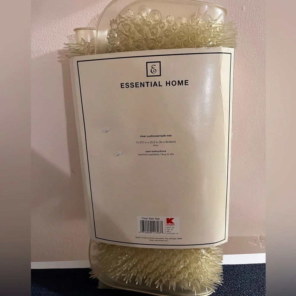 NWT Essential Home Cushioned Silicone Bath tub mat.